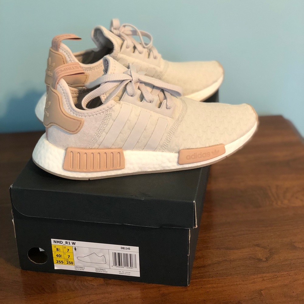 Women’s Adidas nmd r1 NWT in box size 8.5